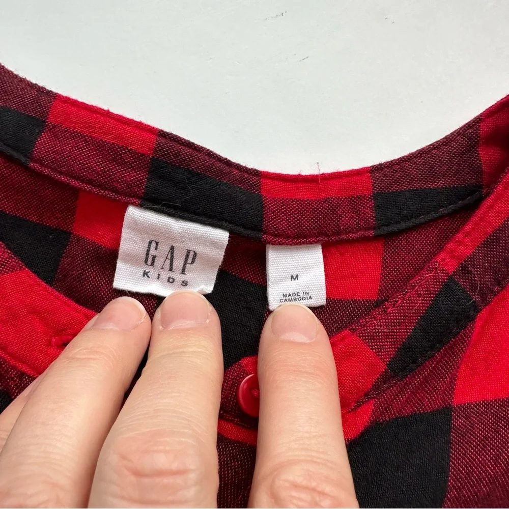 GAP red black